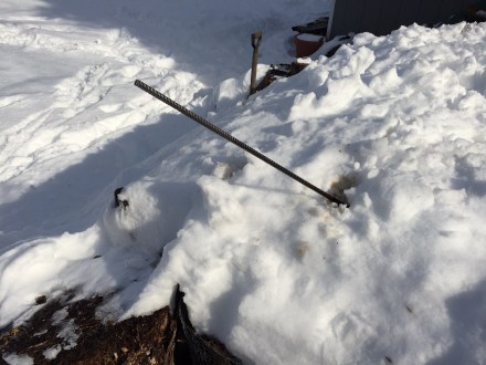 A 7-ft. length of ribbed rebar is a handy way to prod my pile, creating airshafts through and through.